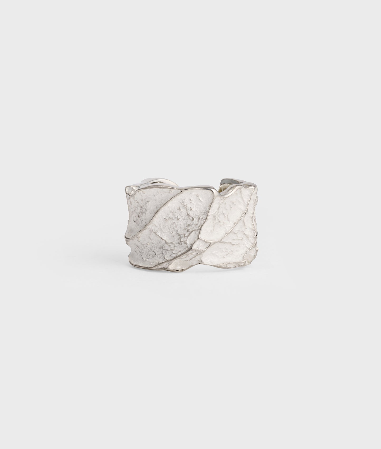 anillo artesanal hecho a mano en plata de Ley 925 de la colección nymph