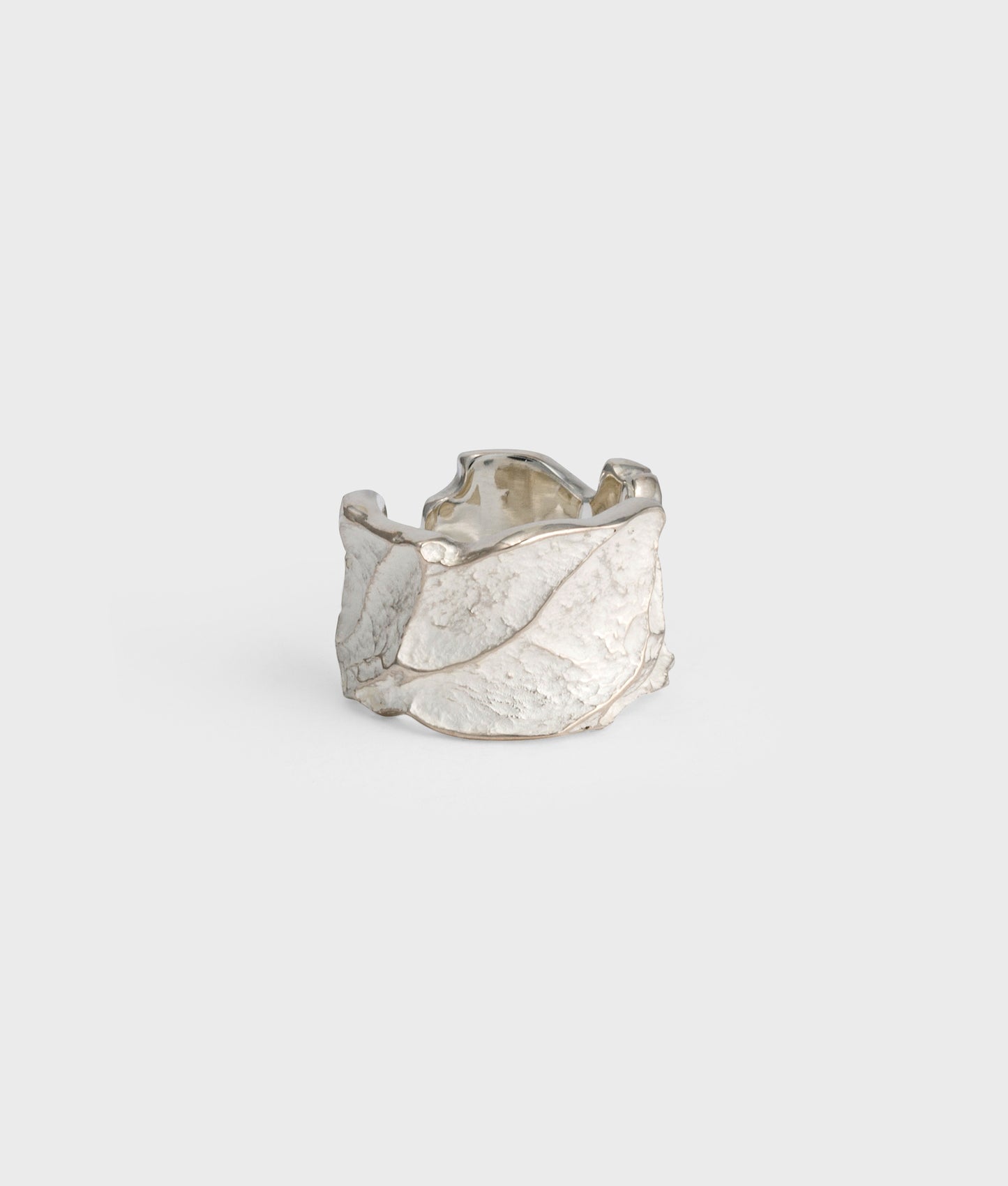 Anillo hecho a mano de la colección nymph de Gabiria